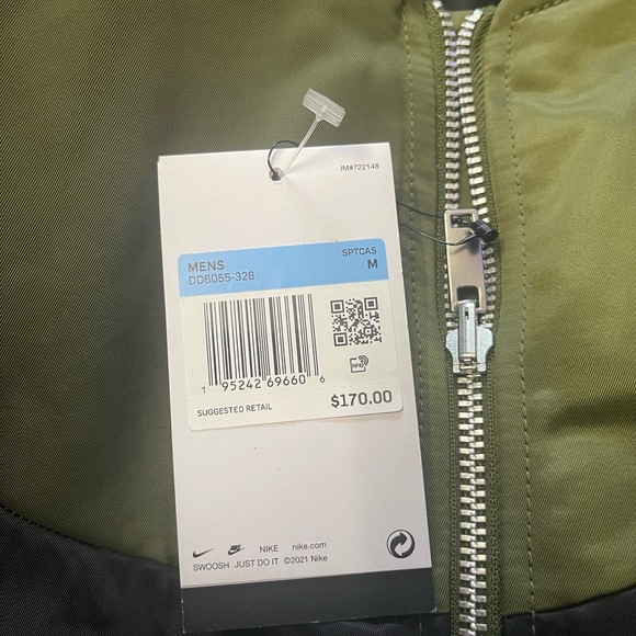 NIKE
SPORTSWEAR SWOOSH THERMA-FIT SYNTHETIC-FILL BOMBER - Picture 13 of 14